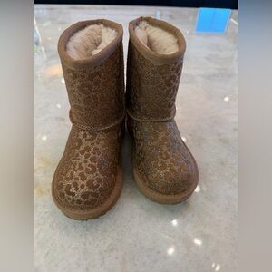 UGG Classic II Glitter Leopard Kid Sz 10